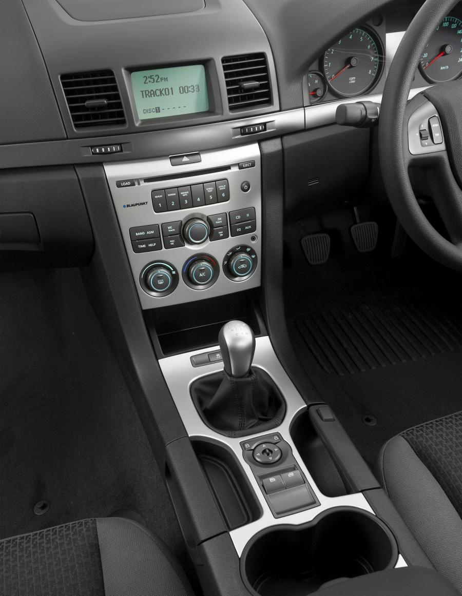  Holden Commodore VE Omega Ute 2007 года  (фото 11 из 23)